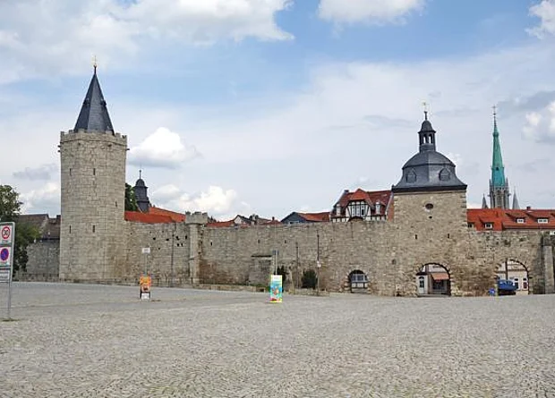 Inneres Frauentor und Rabenturm 