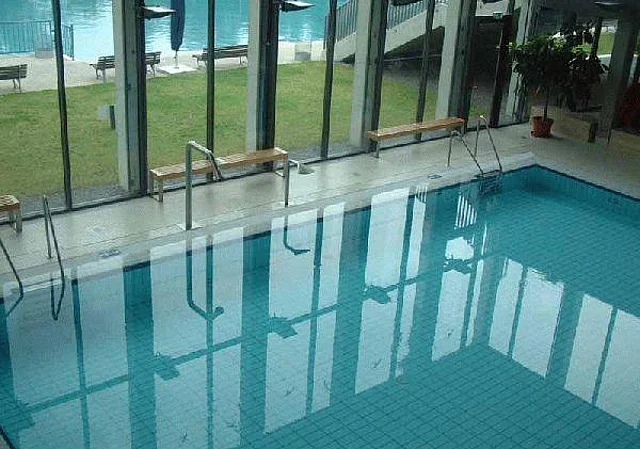 Schwimmhalle