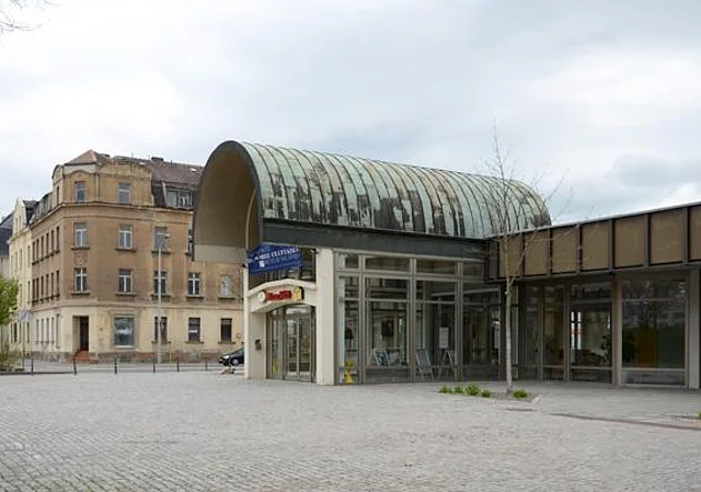 Haupteingang, Blick zur Leipziger Straße