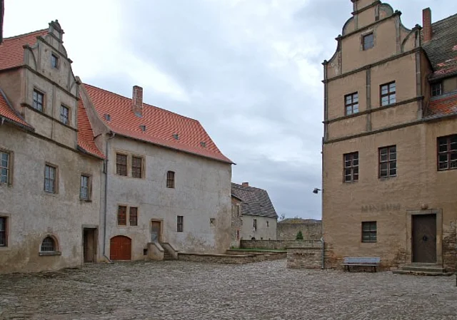 Schloss Plötzkau, Schlosshof