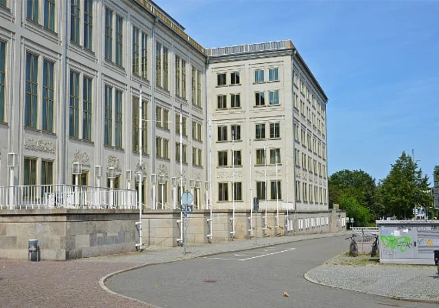 Oper Leipzig, Ostseite