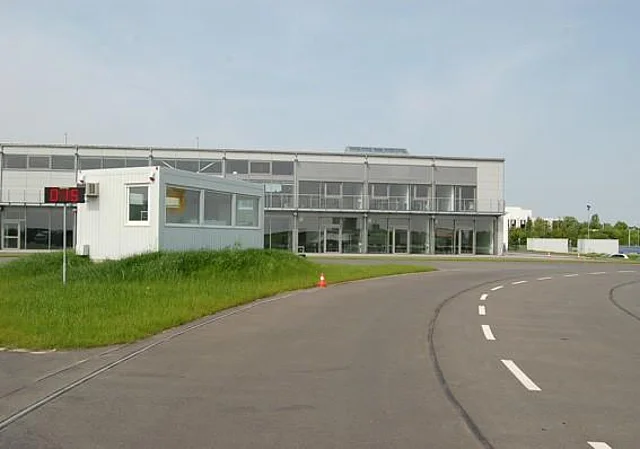Kreisbahn mit Blick zur Mehrzweckhalle