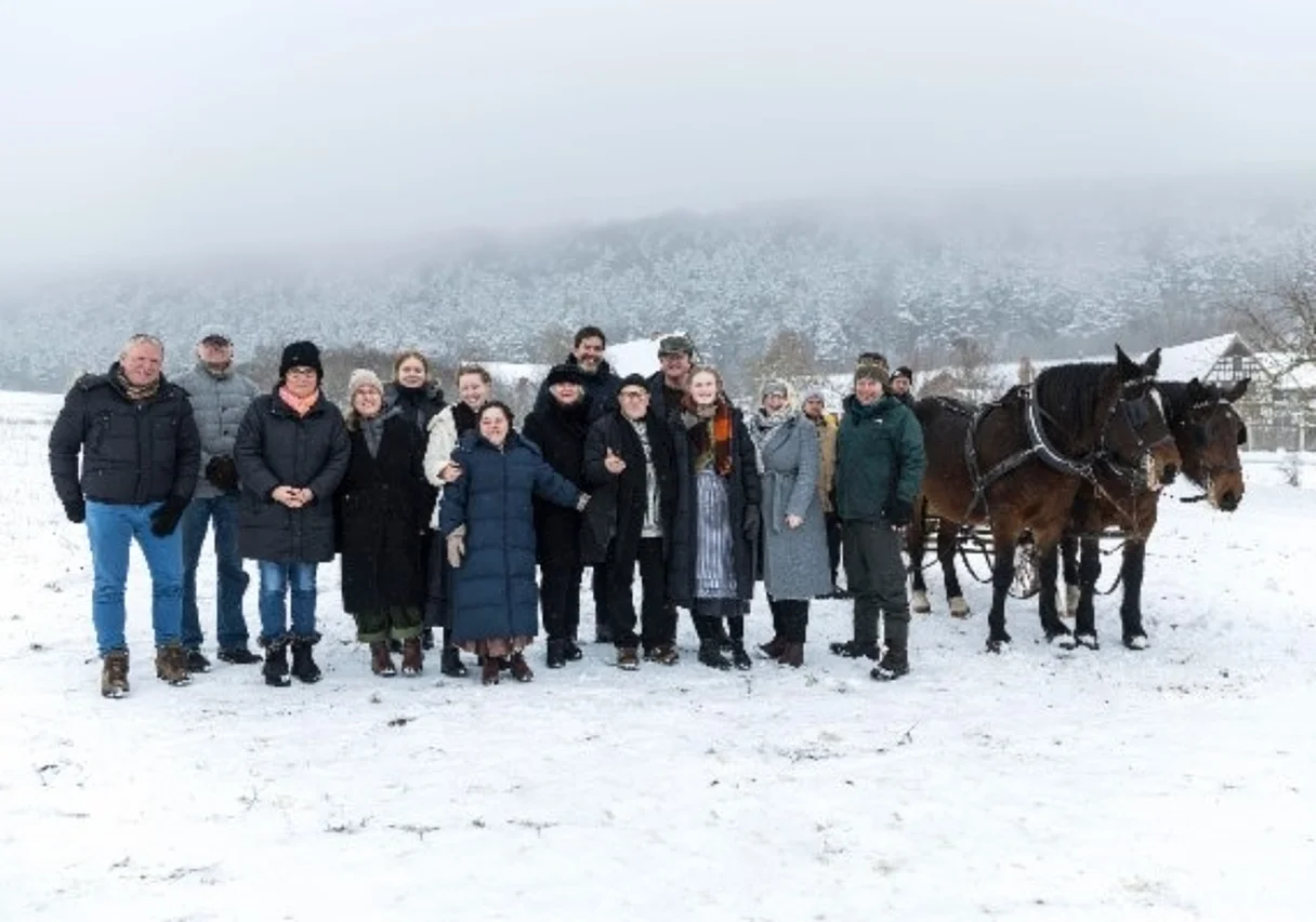 Team und Förderer am Set in Hohenfelden