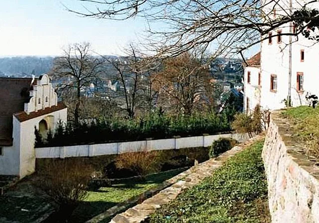 Steinbrücke zwischen erstem und zweitem Torhaus