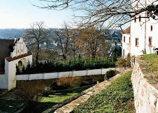 Steinbrücke zwischen erstem und zweitem Torhaus 