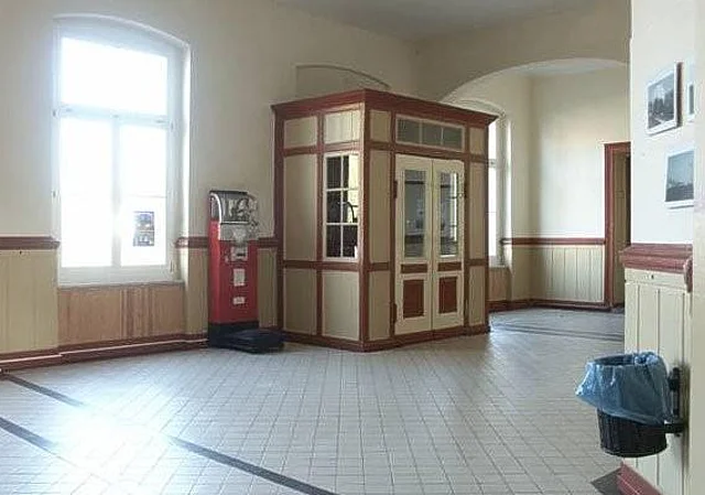 Empfangshalle, Eingang