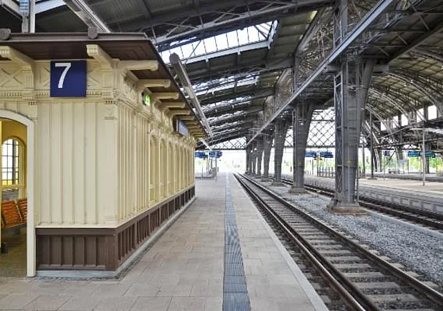Bahnhof Dresden-Neustadt, Bahnsteighalle, Warteraum