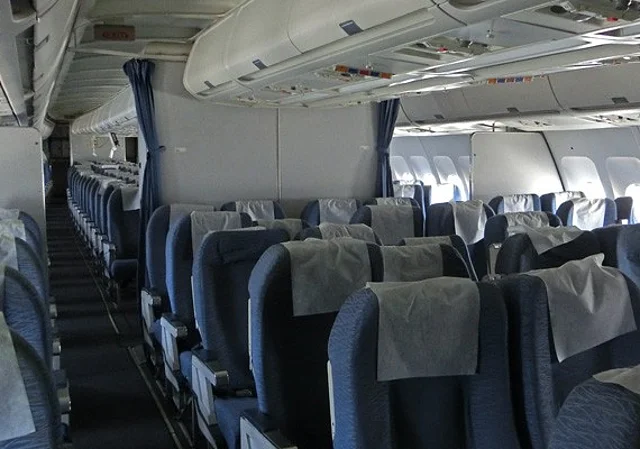 Airbus A310, Economy Class vorderer Teil