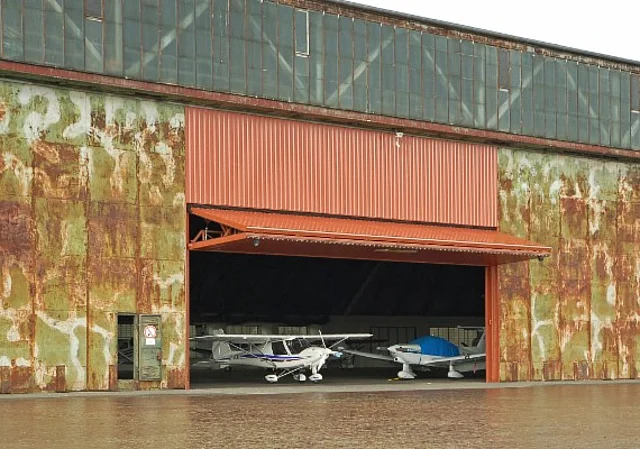 westlicher Hangar, innen