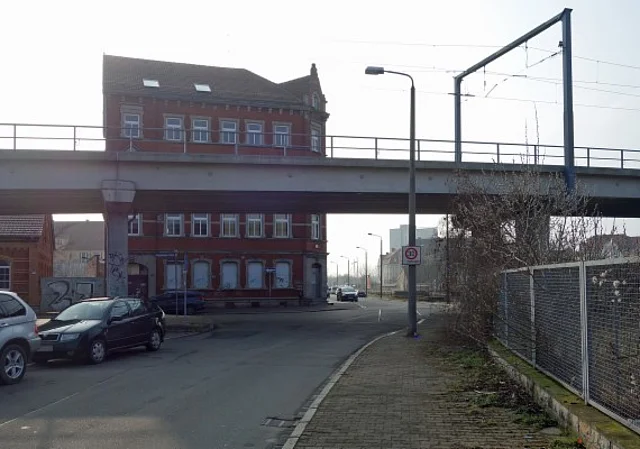 Magdeburger Allee, Gleisbrücke Hohenwindenstraße