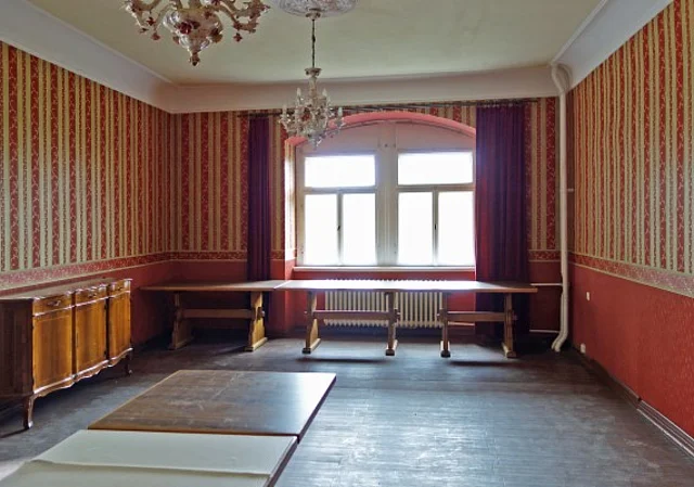 Neues Schloss - Roter Salon