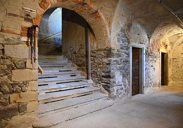Schlosskeller, Treppenaufgang