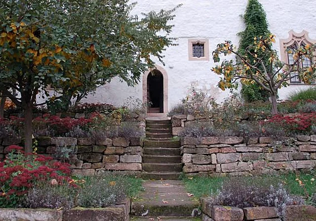 Kapitelhausgarten und Eingang zum Kapitelhaus, Osten