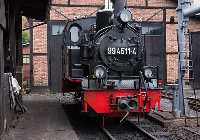 Preßnitztalbahn (Museumsbahn Steinbach - Jöhstadt), historischer Lokschuppen mit betriebsfähiger Dampflokomotive