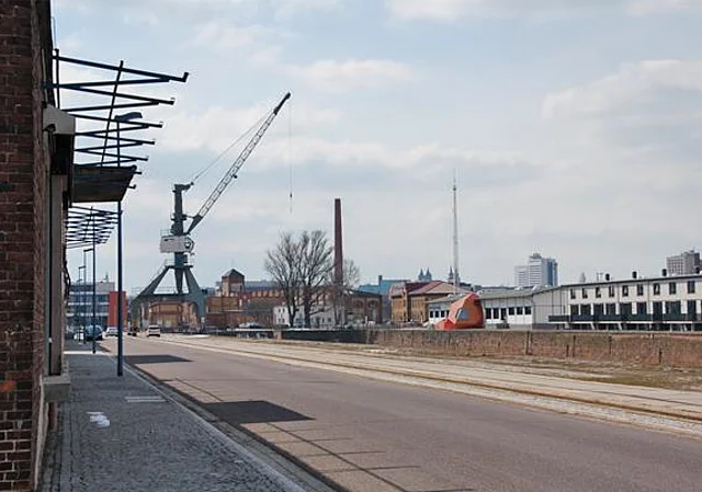 Blick über das Hafen-Becken nach Südwest
