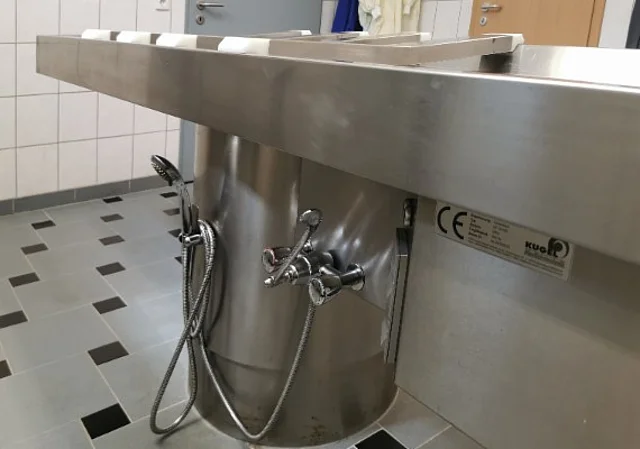 Seziertisch Unterseite