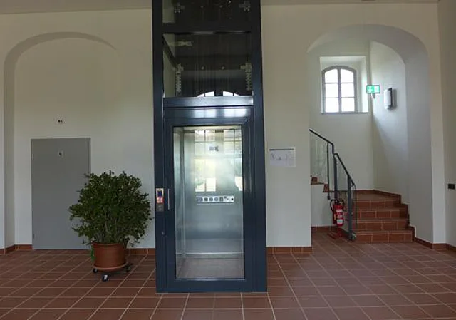 Foyer, Aufzug