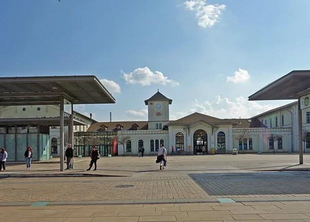 Bahnhofsvorplatz 