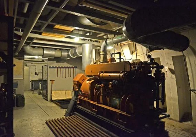 Militär-Museum Kossa, Bunker, Diesel-Generator-Aggregat