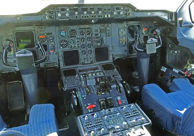 Airbus A310, Cockpit