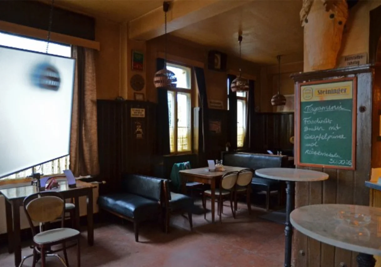 am Set in der Kneipe "Frau Krause" in Leipzig