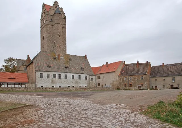 Schloss Plötzkau, Anfahrt