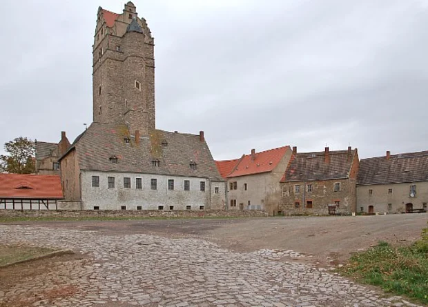 Schloss Plötzkau, Anfahrt 