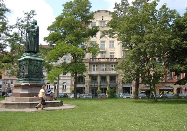 Karlsplatz mit Lutherdenkmal