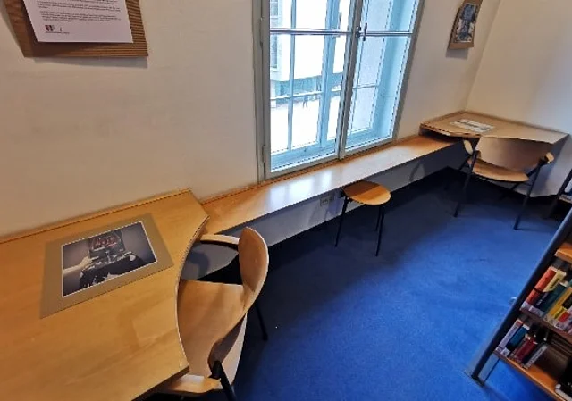Stadtbücherei Weimar 1. OG Leseplätze