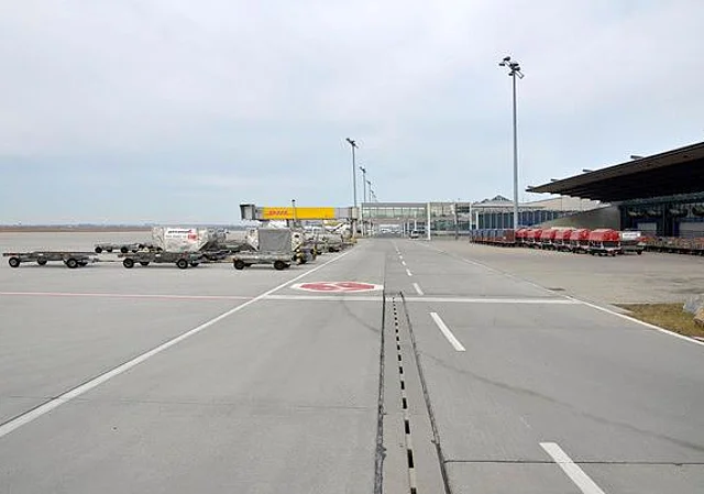 Vorfeld, Fluggastbrücken