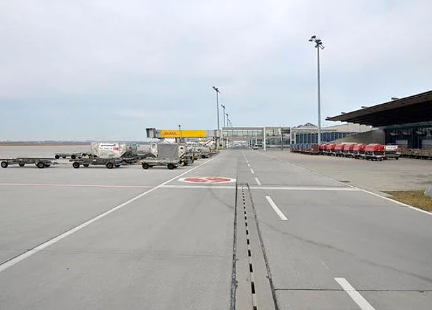 Vorfeld, Fluggastbrücken 