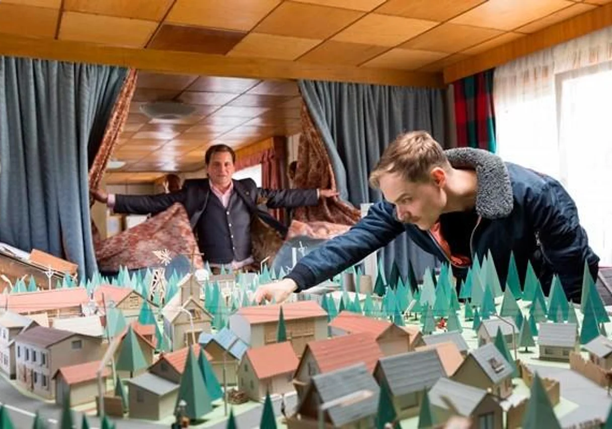 Oliver Bröcker, Sascha Alexander Gersak, Adrian Zwicker auf dem alten Hähnchenhof in Scheeren