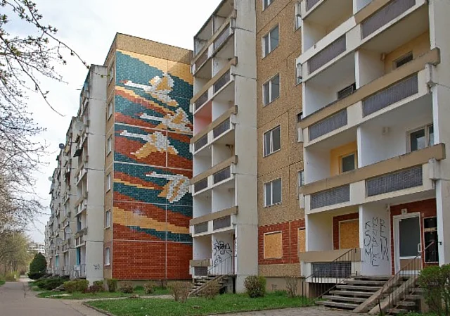 Johann-Sebastian-Bach-Straße, Wandbild "Flug der Schwäne"