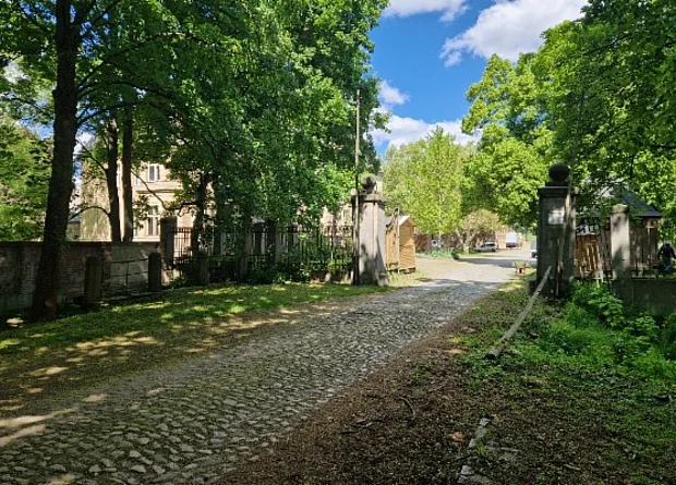 Rittergut Etzdorf, Zufahrt 