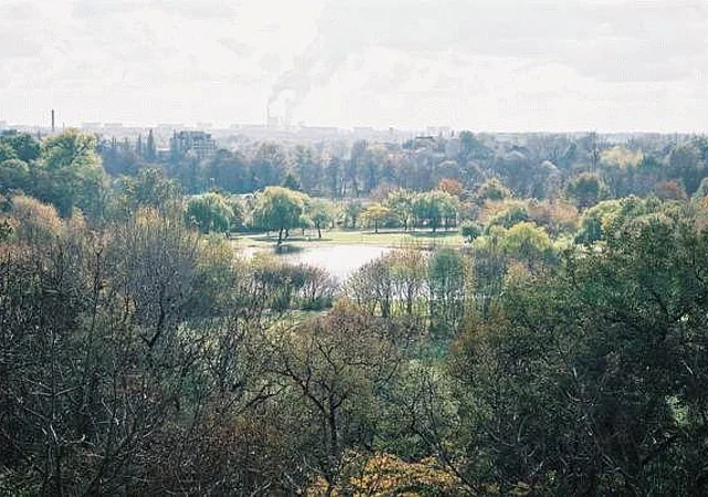 Ziegelwiese mit Teich, Blick nach Süden