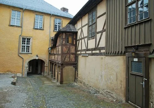 Nebenhof mit Handwerkerhäusern nach Osten