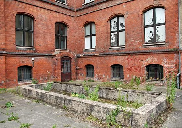 Schulhof, Detail