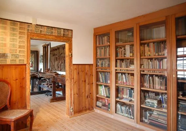 Bibliothek im "Millionenzimmer"