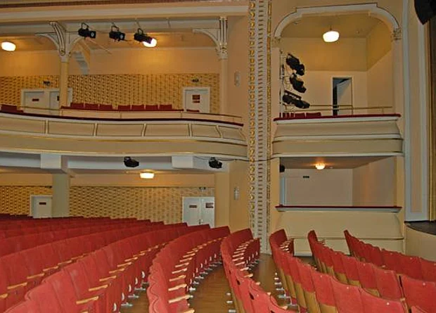 Parkett mit Loge 