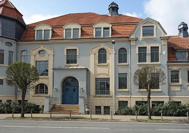 Eingang Altbau