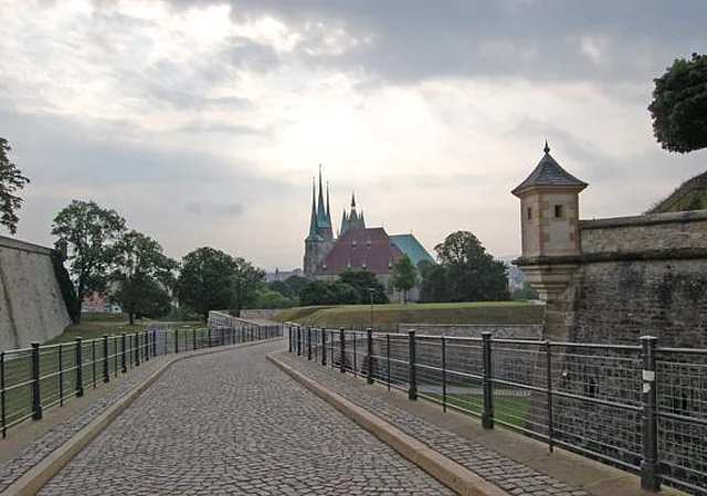 Brücke mit Blick zum Dom