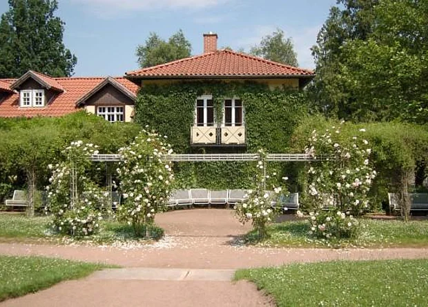 Rosengarten mit Gärtnerhaus 