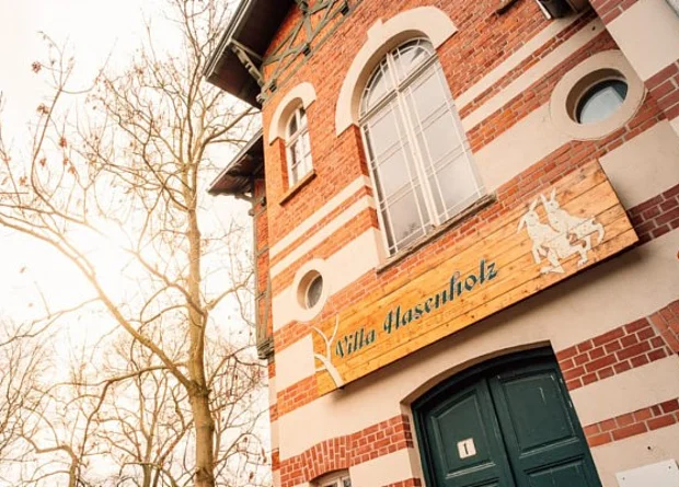 Villa Hasenholz, Zugang Künstlerresidenz 