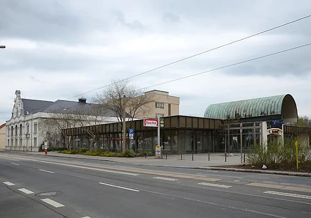 Ballhaus mit Foyer