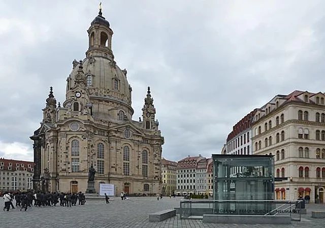 Frauenkirche, Aufgang Tiefgarage Neumarkt