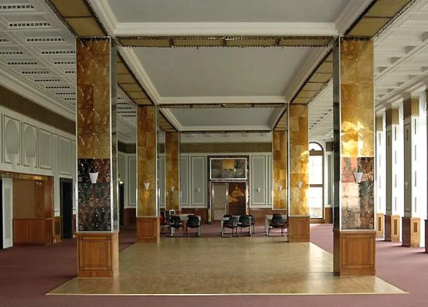 Saal, Blick Richtung Bar 