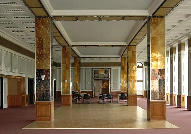 Saal, Blick Richtung Bar