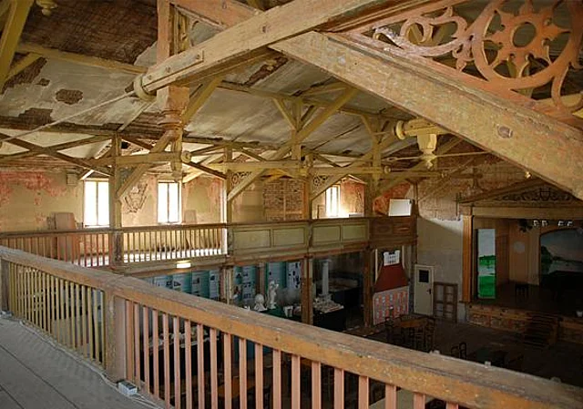 Empore