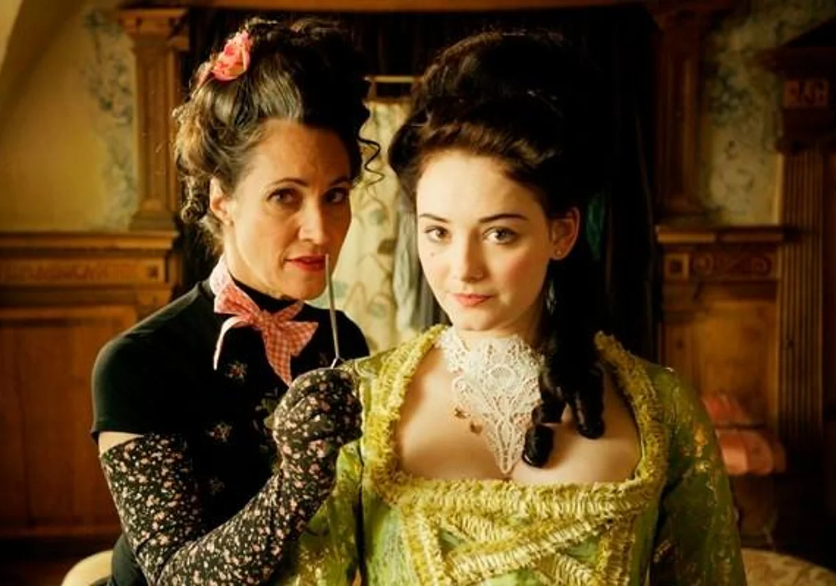 Justine Del Corte und Maria Ehrich im Rathaus von Mühlhausen