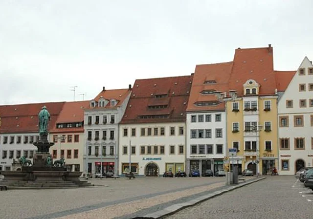 Bebauung am Obermarkt und Marktbrunnen